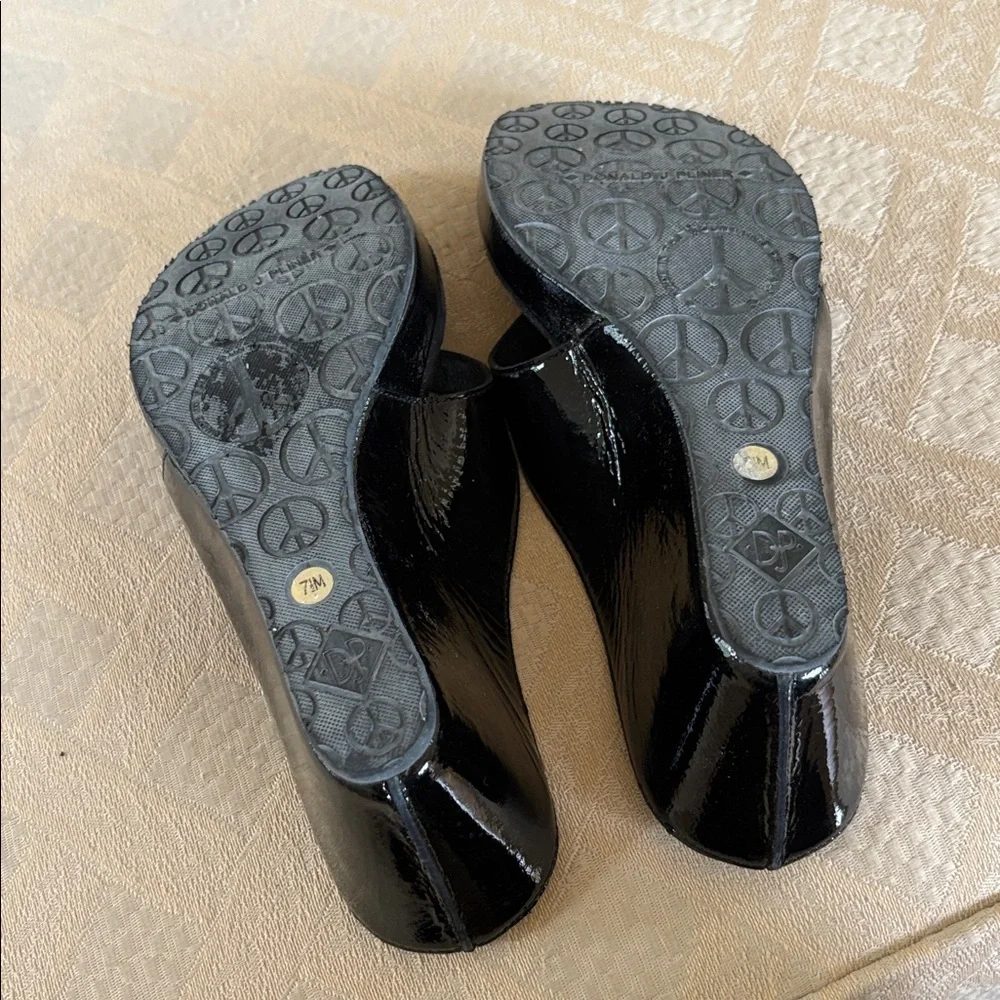 Donald J Pliner sandal. 7 1/2. Black patten Leather. Worn twice. - Picture 5 of 8